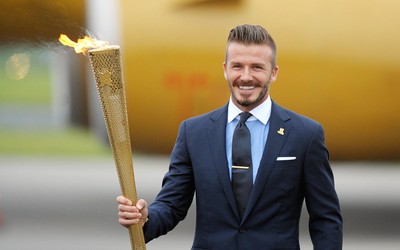 DB电竞热评-克拉马里奇与对方主帅握手致意