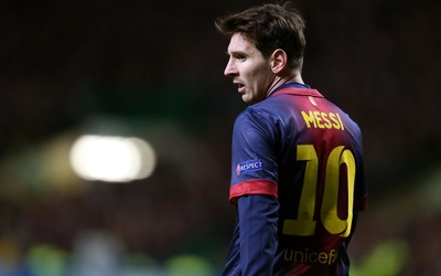 DB电竞精华-北爱尔兰队赛前骑行热身